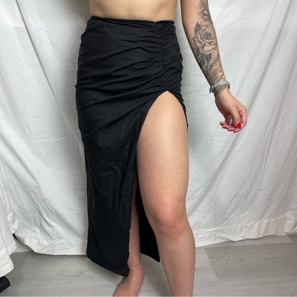 Fashion Nova Black Hot Date Skirt  Size Small - Picture 6 of 10